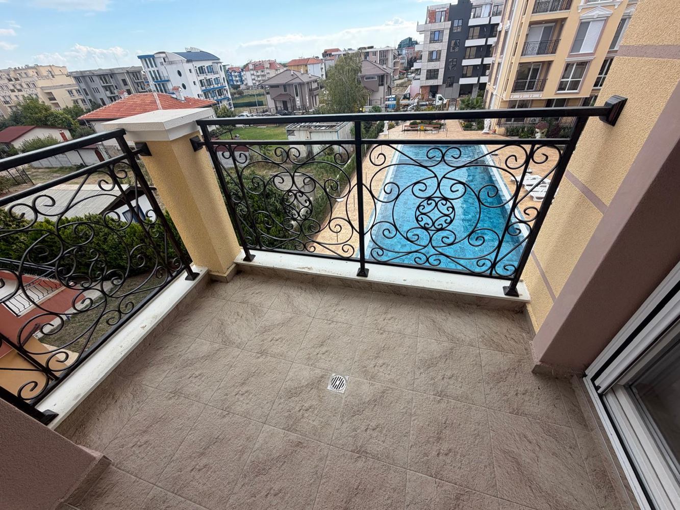 Wohnung mit zwei Schlafzimmern in einer modernen Wohnanlage mit wunderschöner grüner Umgebung in Rawda