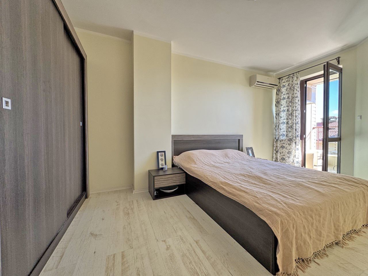 Möblierte Wohnung mit einem Schlafzimmer und einem herrlichen Blick auf Sonnenstrand