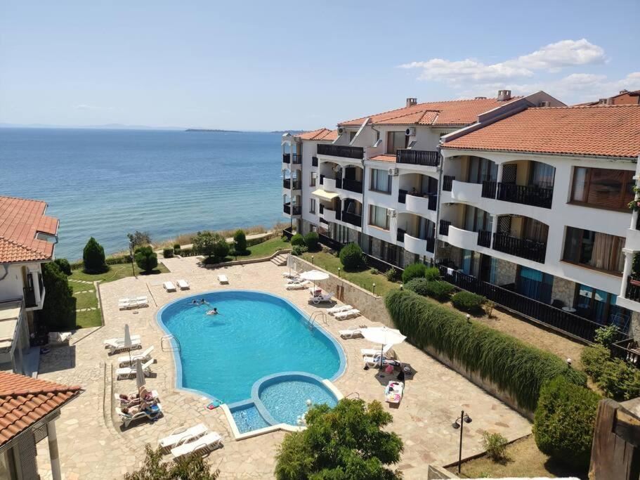 Luxuriöse 3-Zimmer-Wohnung in erster Meereslinie in der VIP-Zone von Sveti Vlas