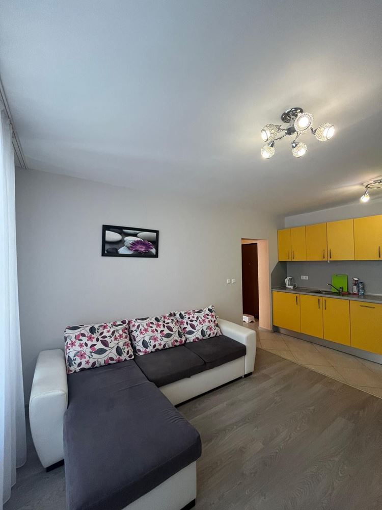 Geräumige 3-Zimmer-Wohnung mit Panoramaterrasse und Meerblick im Herzen von Pomorie