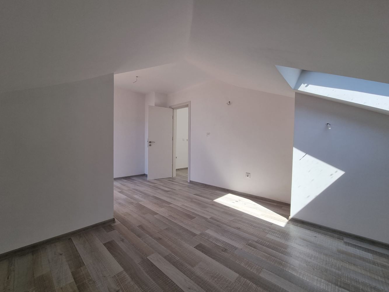 Helle und moderne Wohnung in ausgezeichneter Lage – eine Kombination aus Komfort, Natur und Meeresflair