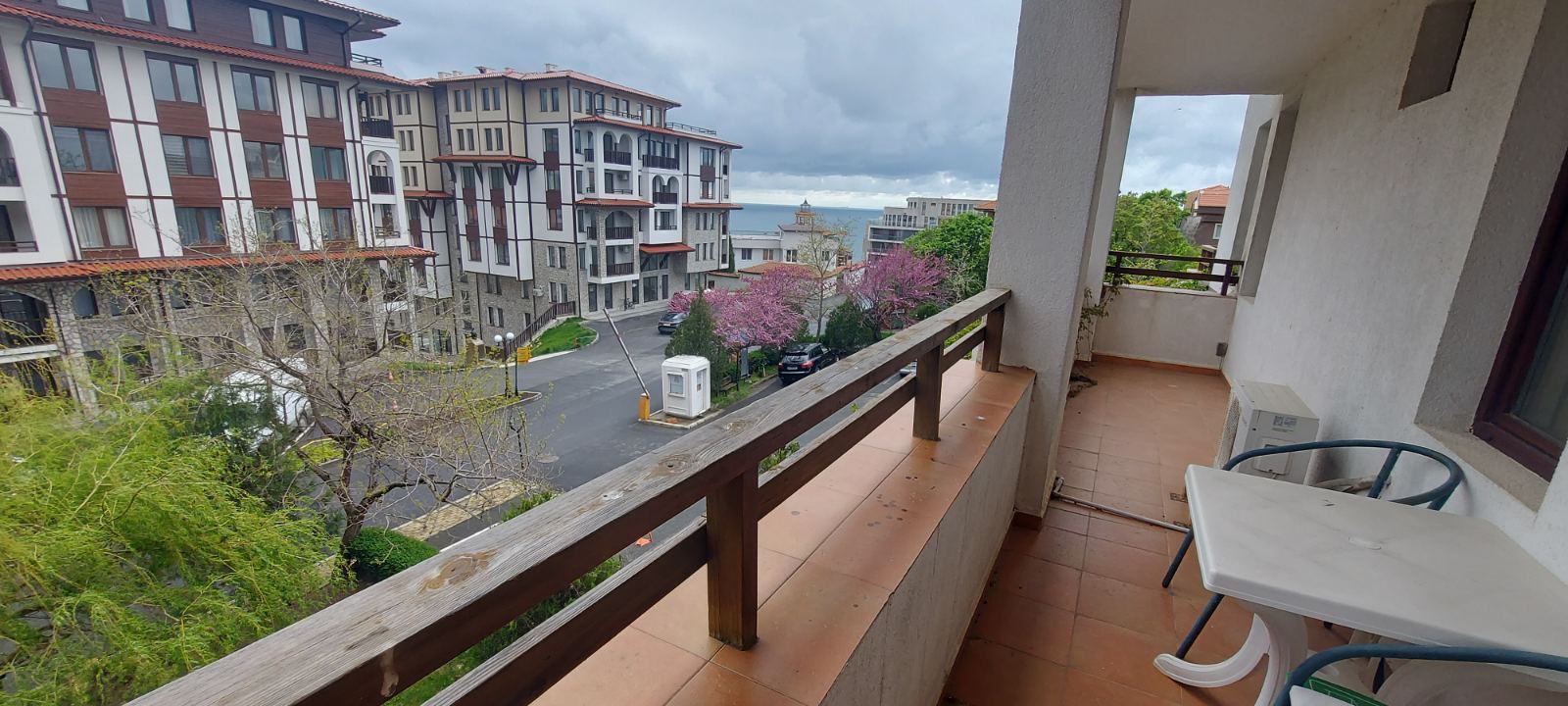 Geräumige Wohnung mit Meerpanorama in Sveti Vlas – Komfort, Grünflächen und prestigeträchtige Lage