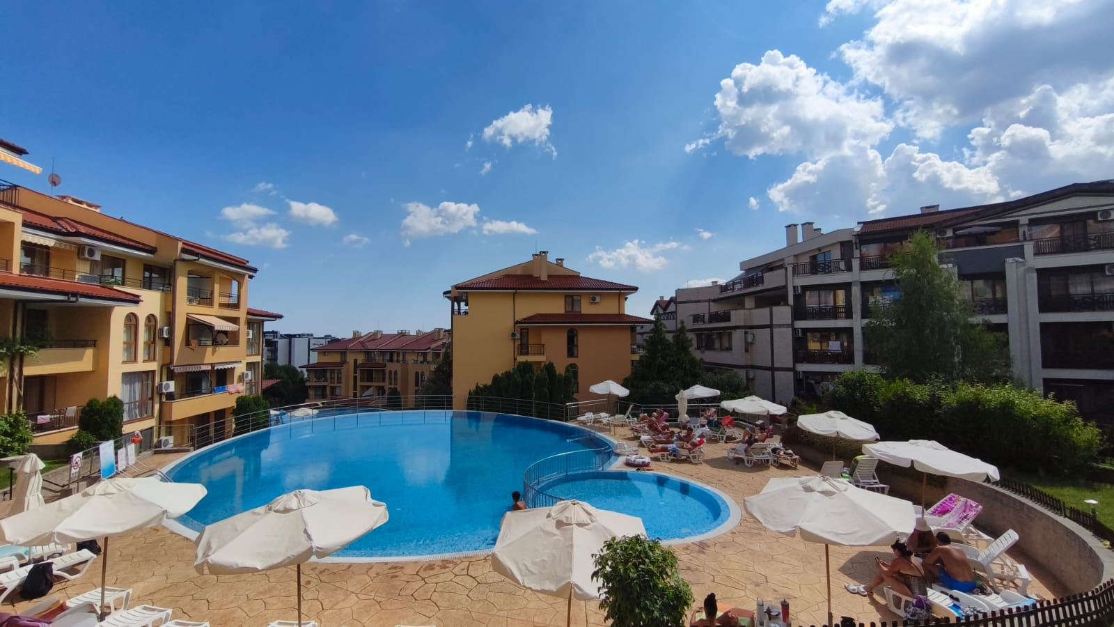 Geräumiges Zwei-Schlafzimmer-Apartment mit Meerblick in Sveti Vlas, nur 200 Meter vom Strand entfernt