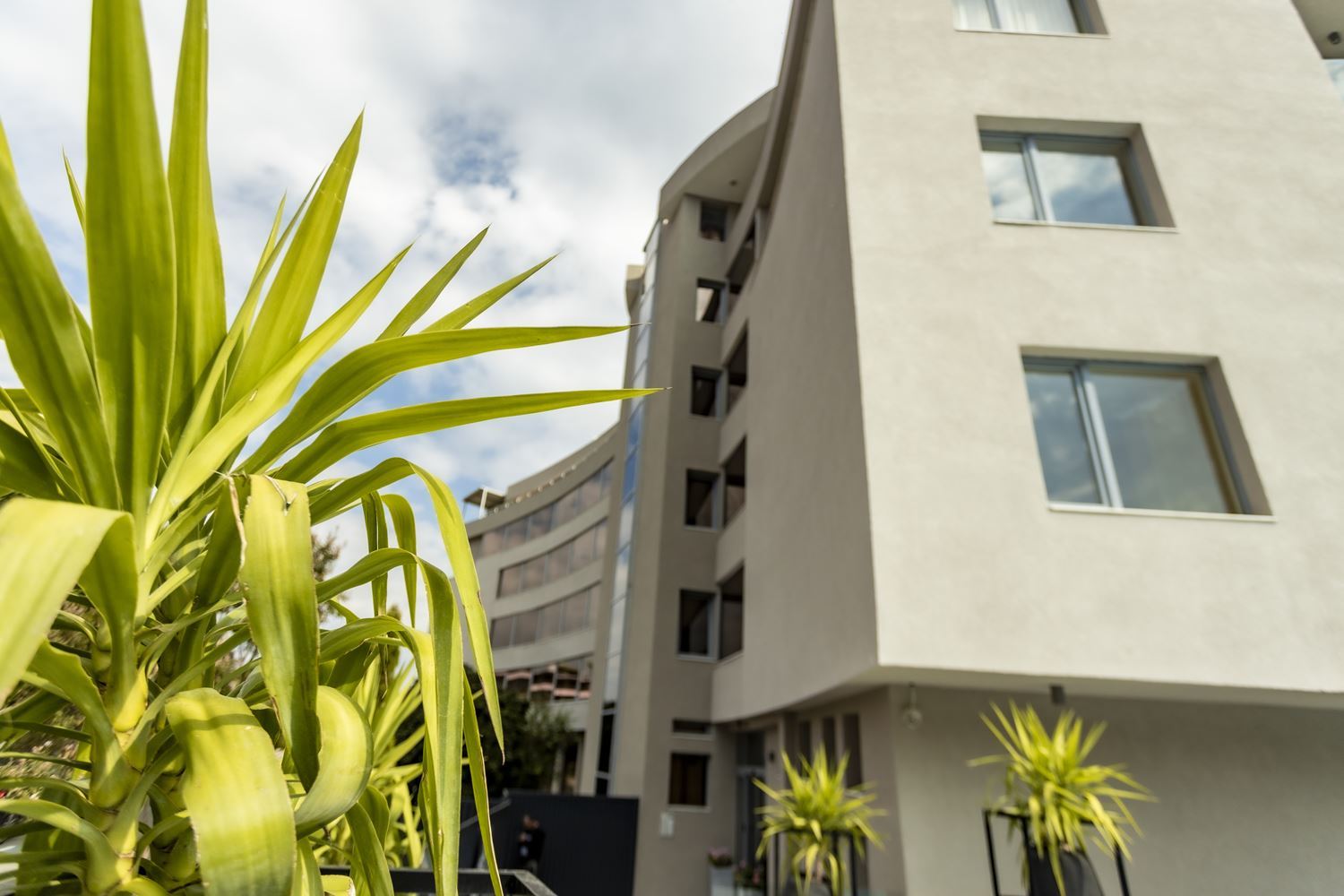 Apartment mit zwei Schlafzimmern, Südausrichtung in erster Meereslinie – Raum, Komfort und ausgezeichnete Investition
