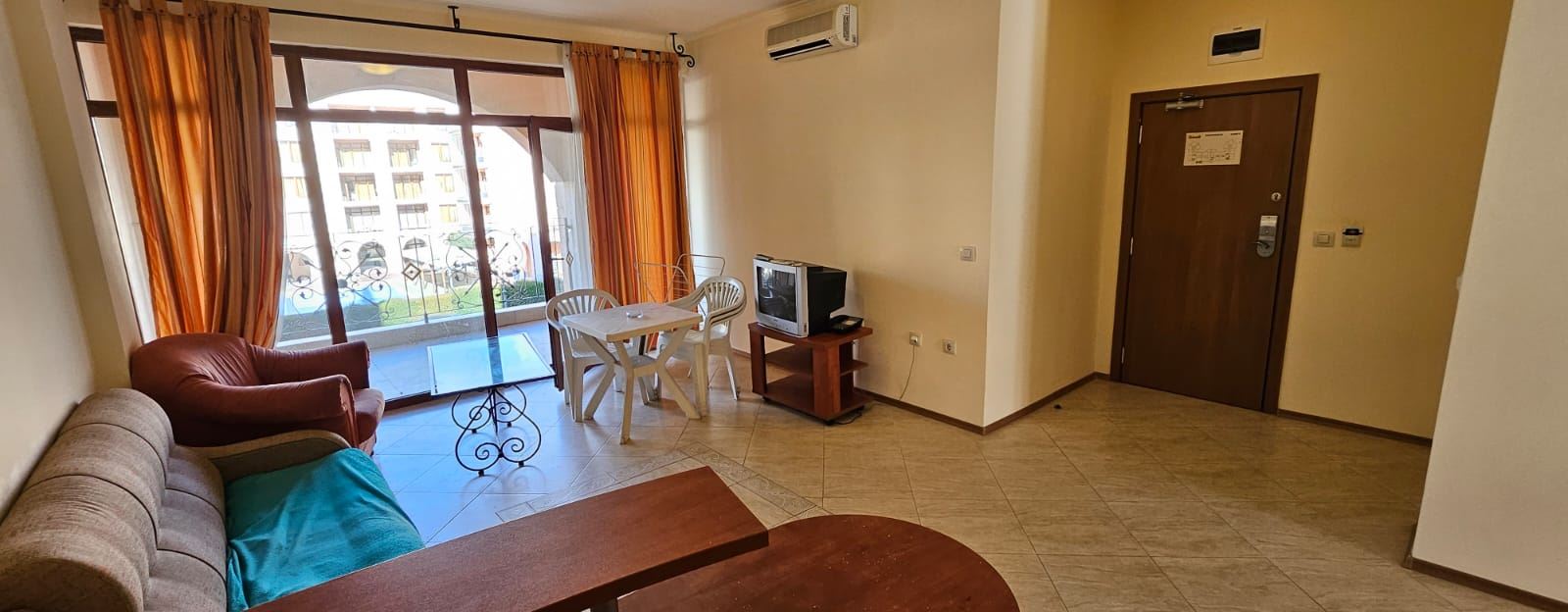 Geräumige 2-Zimmer-Wohnung mit Poolblick – möbliert, mit Akt 16 und bezugsfertig