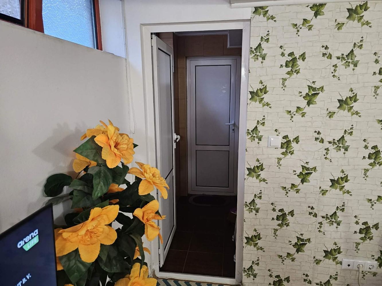 Geräumige Drei-Zimmer-Wohnung in Nessebar mit niedriger Jahresgebühr und kostenlosem Parkplatz
