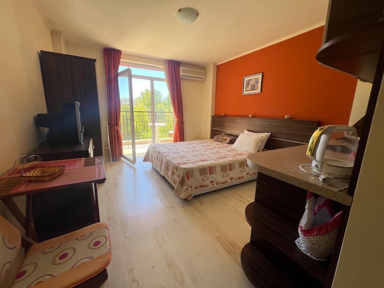 Komfortables Studio mit Poolblick in Sonnenstrand – vollständig möbliert und sofort nutzbar