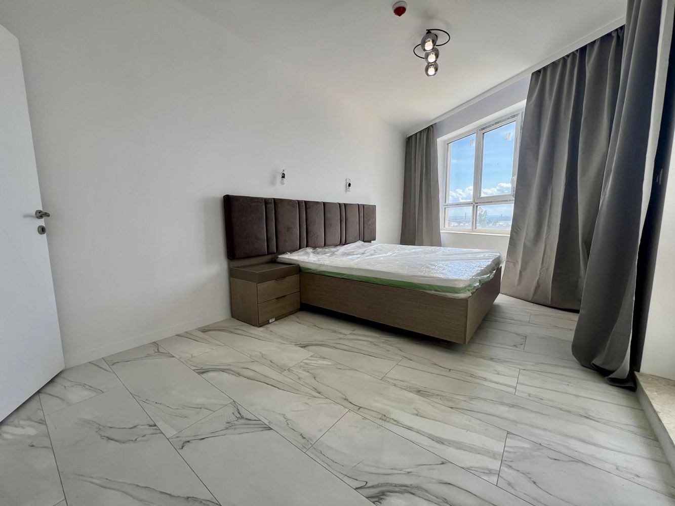 Moderne 2-Zimmer-Wohnung mit Panoramablick in einem renommierten Komplex – bezugsfertig