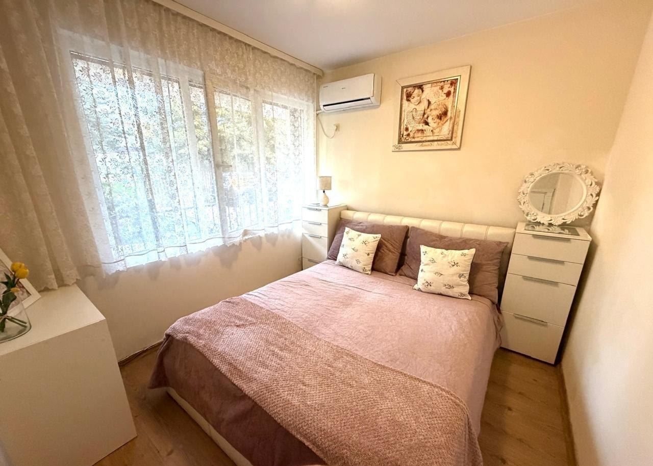 Geräumige Wohnung mit zwei Schlafzimmern und eigenem Garten nur 100 Meter vom Strand in Nessebar entfernt