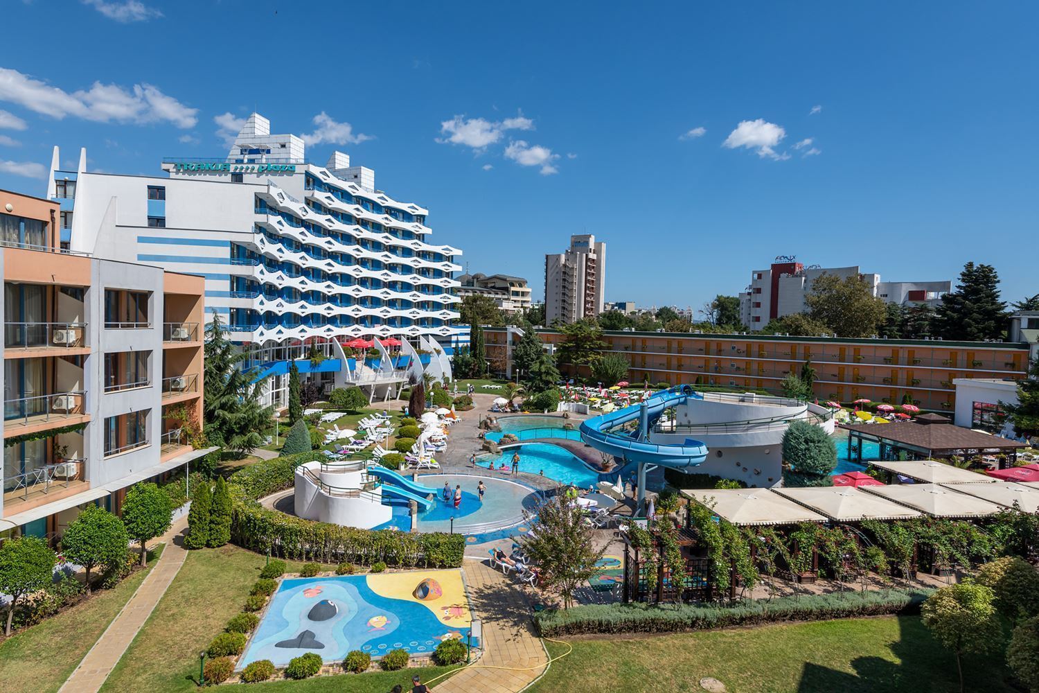 2-Zimmer-Wohnung in Sonnenstrand – Komfort in einer Anlage mit Swimmingpools und Wasserrutschen