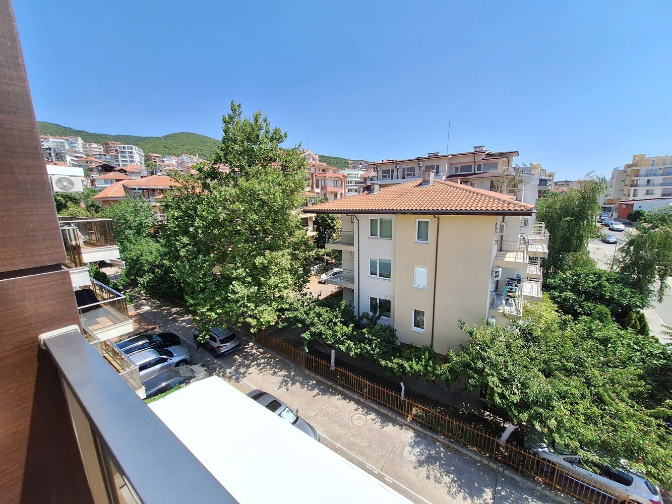 Geräumige 3-Zimmer-Wohnung mit Parkplatz nur 200 Meter vom Meer entfernt in Sveti Vlas