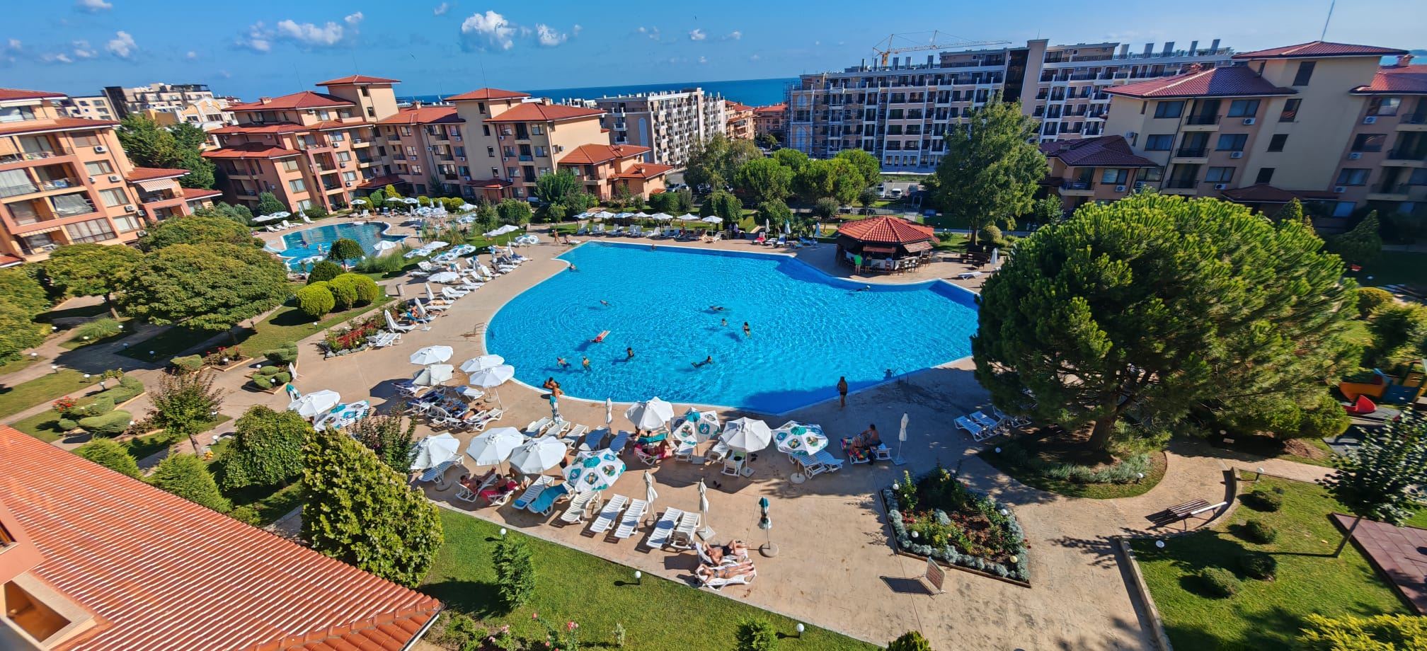 Panoramablick auf das Meer und die Pools – großzügige Drei-Zimmer-Wohnung in Sveti Vlas