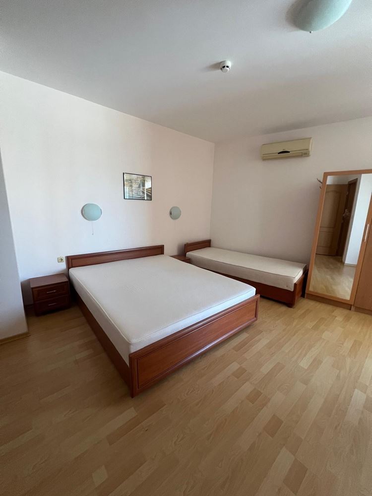 Geräumige Wohnung mit einem Schlafzimmer in Sunny Beach mit Poolblick