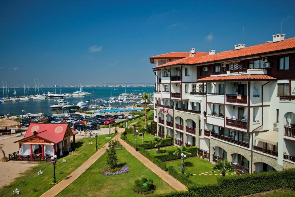 Wohnung in erster Meereslinie in Sveti Vlas – stilvolle Immobilie am Strand und am Yachthafen „Marina Dinevi“