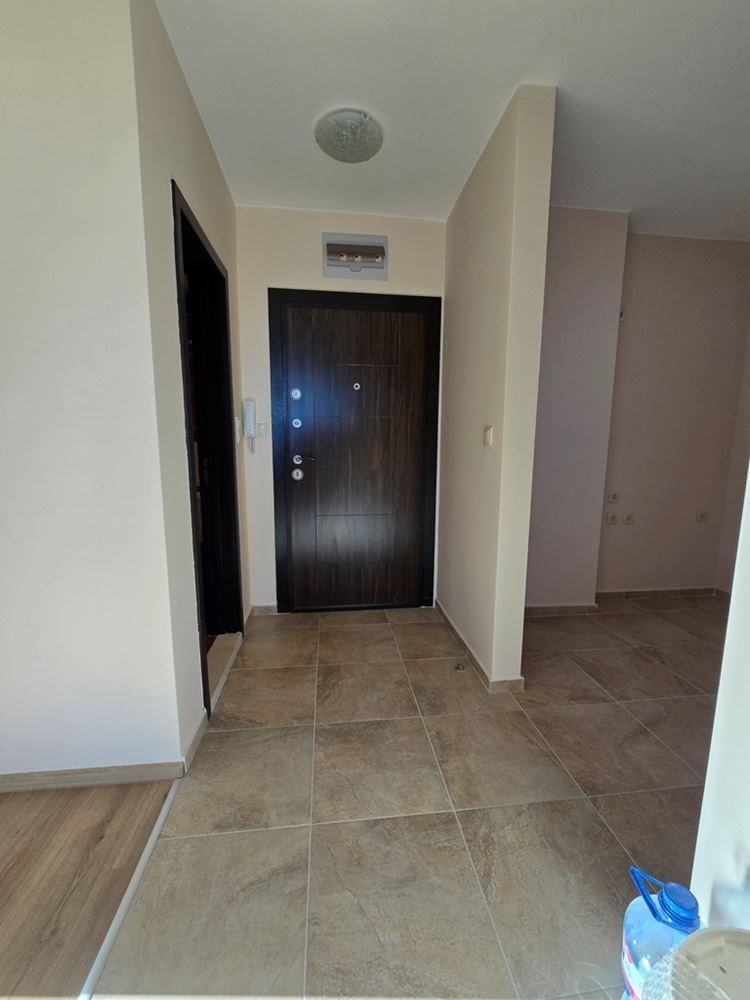 Neue Wohnung mit einem Schlafzimmer in Pomorie – renoviert, bereit zur Möblierung, mit geräumigem Balkon und Grill