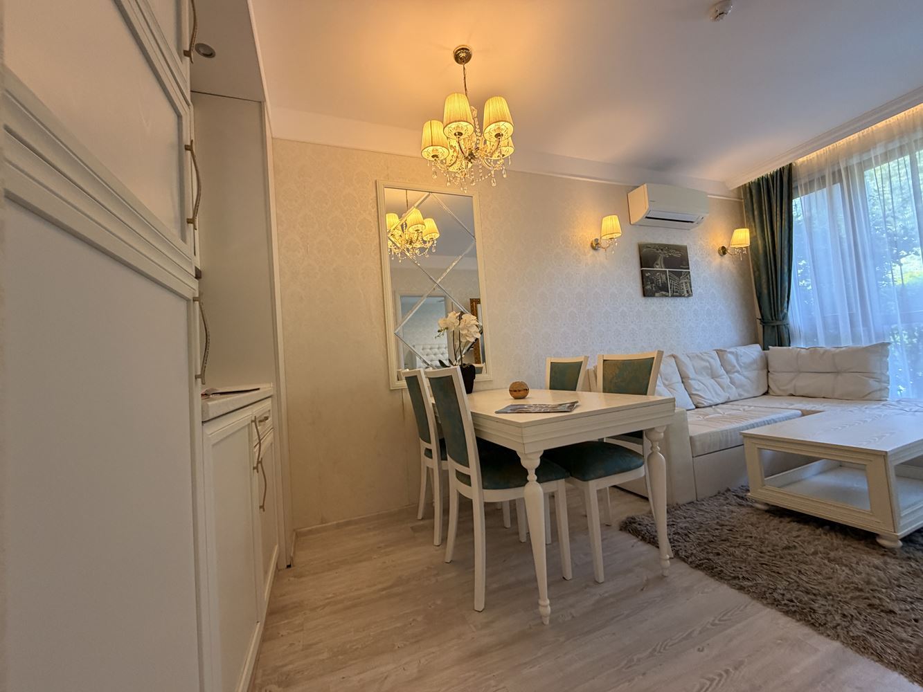 2-Zimmer-Wohnung mit Blick auf den Park und den Swimmingpool in einer prestigeträchtigen Wohnanlage am Sonnenstrand