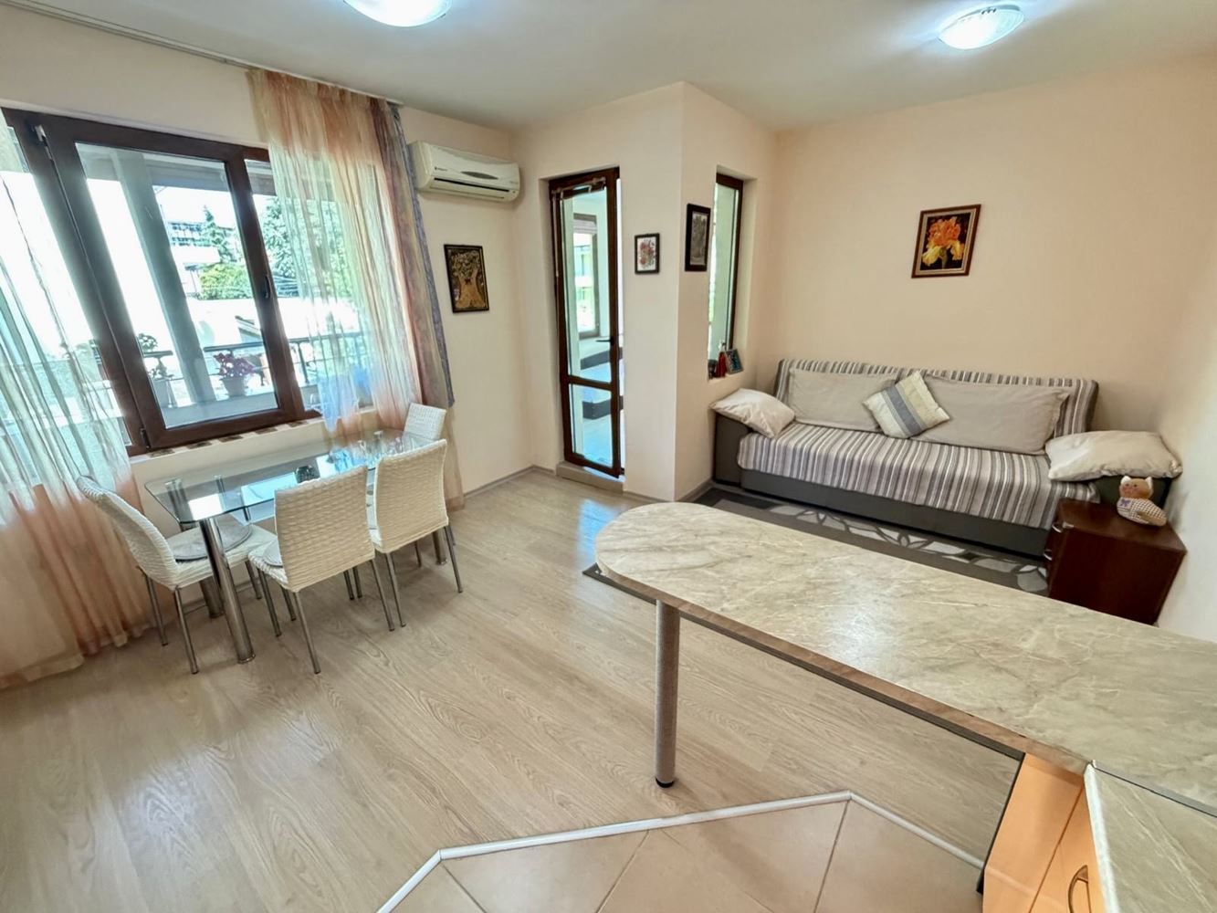 Sarafovo – Geräumige Zweizimmerwohnung mit Act 16, minimaler Instandhaltungsgebühr und kompletter Möblierung