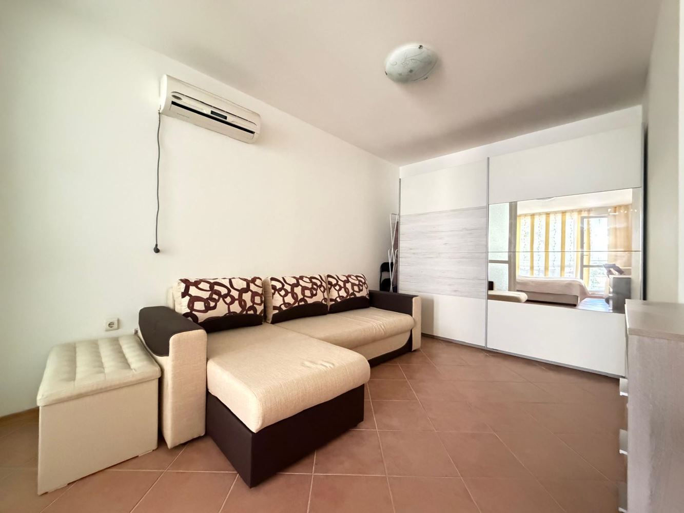Geräumige Wohnung mit einem Schlafzimmer in Pomorie – mit großer Terrasse und ausgezeichnetem Investitionspotenzial