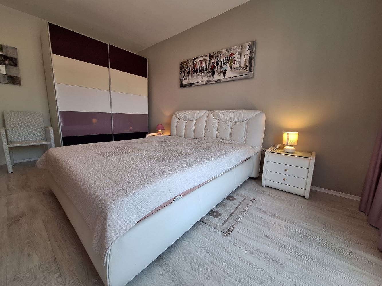 Geräumige 3-Zimmer-Wohnung mit Parkplatz nur 200 Meter vom Meer entfernt in Sveti Vlas