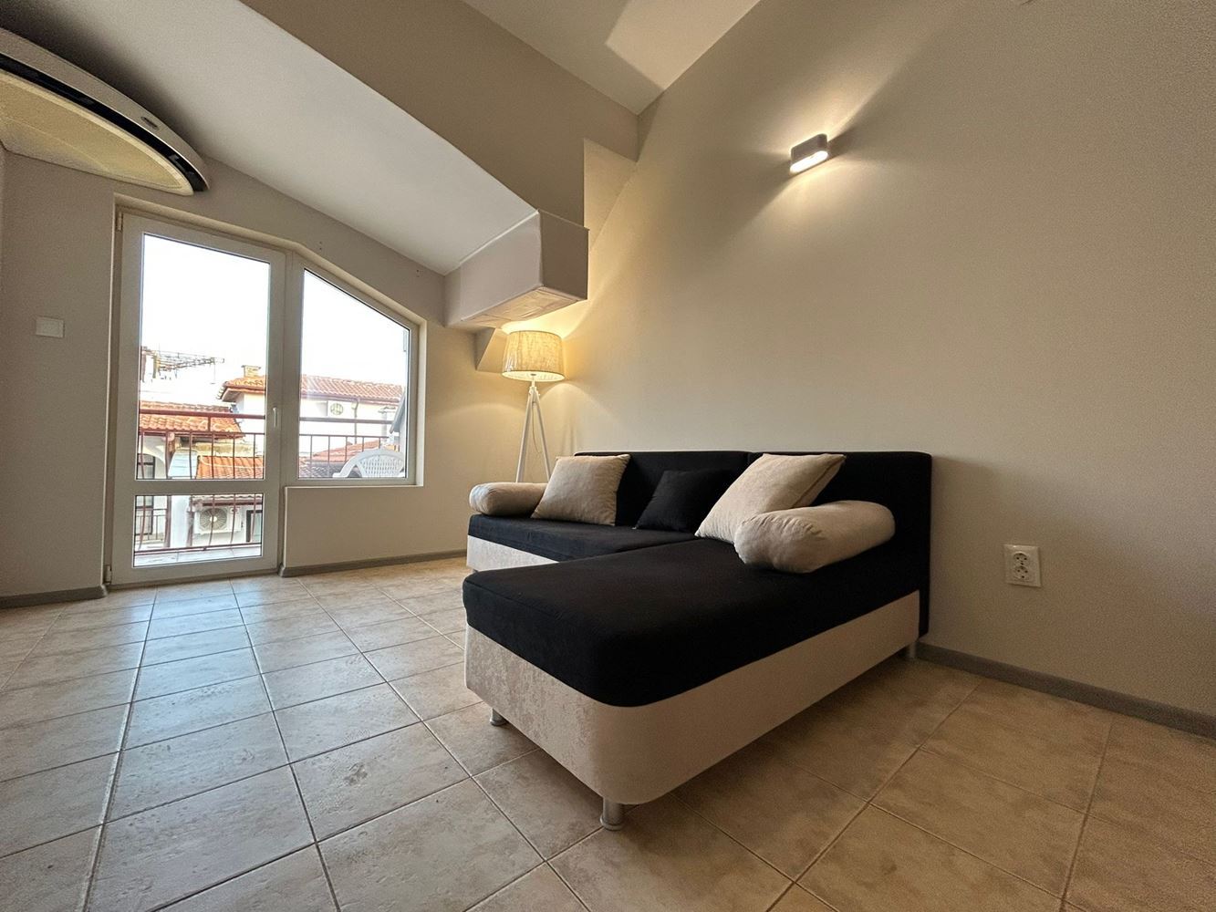 Geräumige 3-Zimmer-Wohnung in Sveti Vlas inmitten von viel Grün