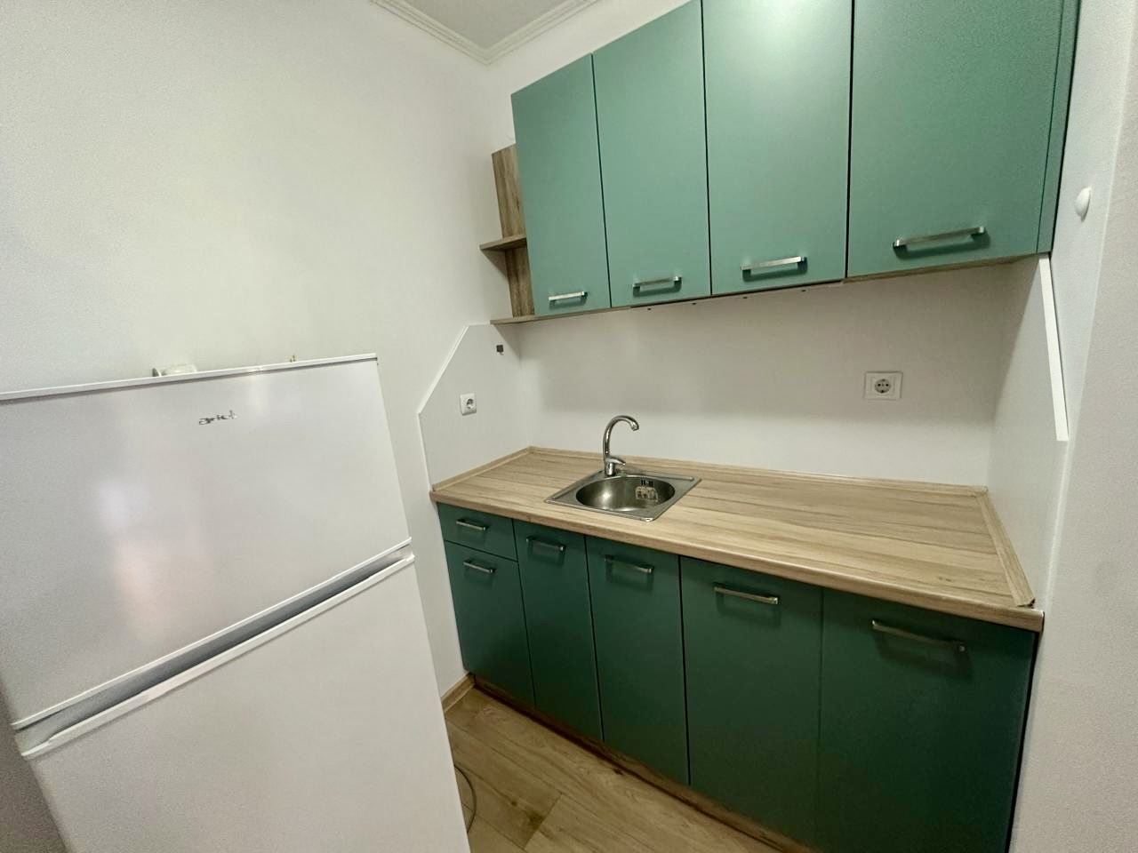 Geräumiges Erdgeschoss-Studio mit großer Terrasse und Möglichkeit zur Ein-Zimmer-Wohnung – Sicherheit und Komfort in Nessebar