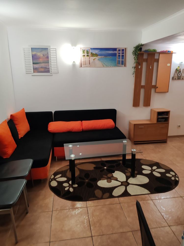 Geräumige Drei-Zimmer-Wohnung in Nessebar mit niedriger Jahresgebühr und kostenlosem Parkplatz
