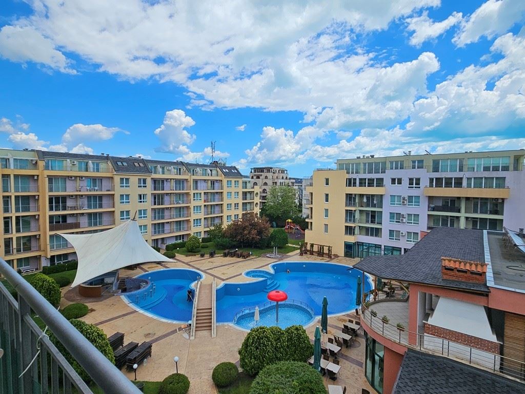 Exklusive 2-Zimmer-Wohnung mit Panoramablick auf den Pool in Sonnenstrand