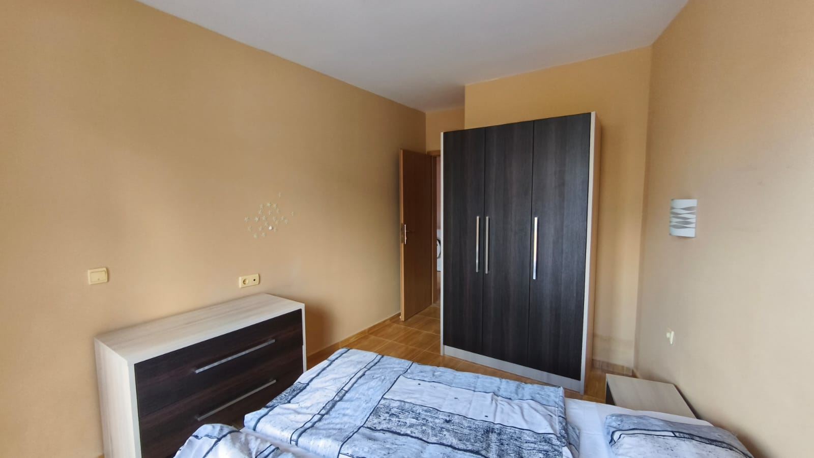 Geräumiges Zwei-Schlafzimmer-Apartment mit Meerblick in Sveti Vlas, nur 200 Meter vom Strand entfernt