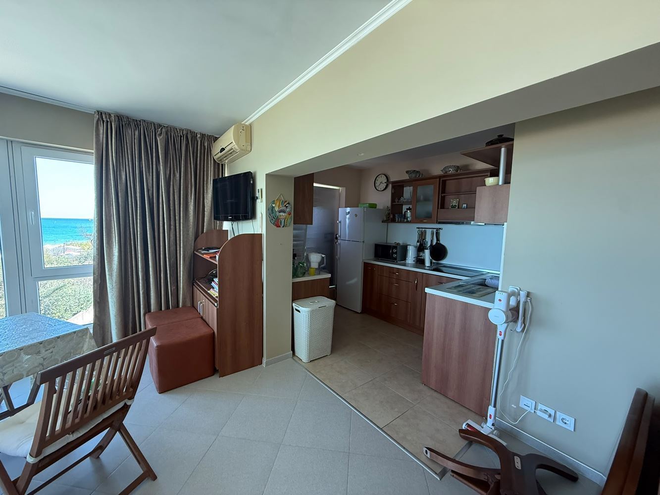 Direkter Meerblick – großzügige 2-Zimmer-Wohnung in erster Meereslinie in Pomorie