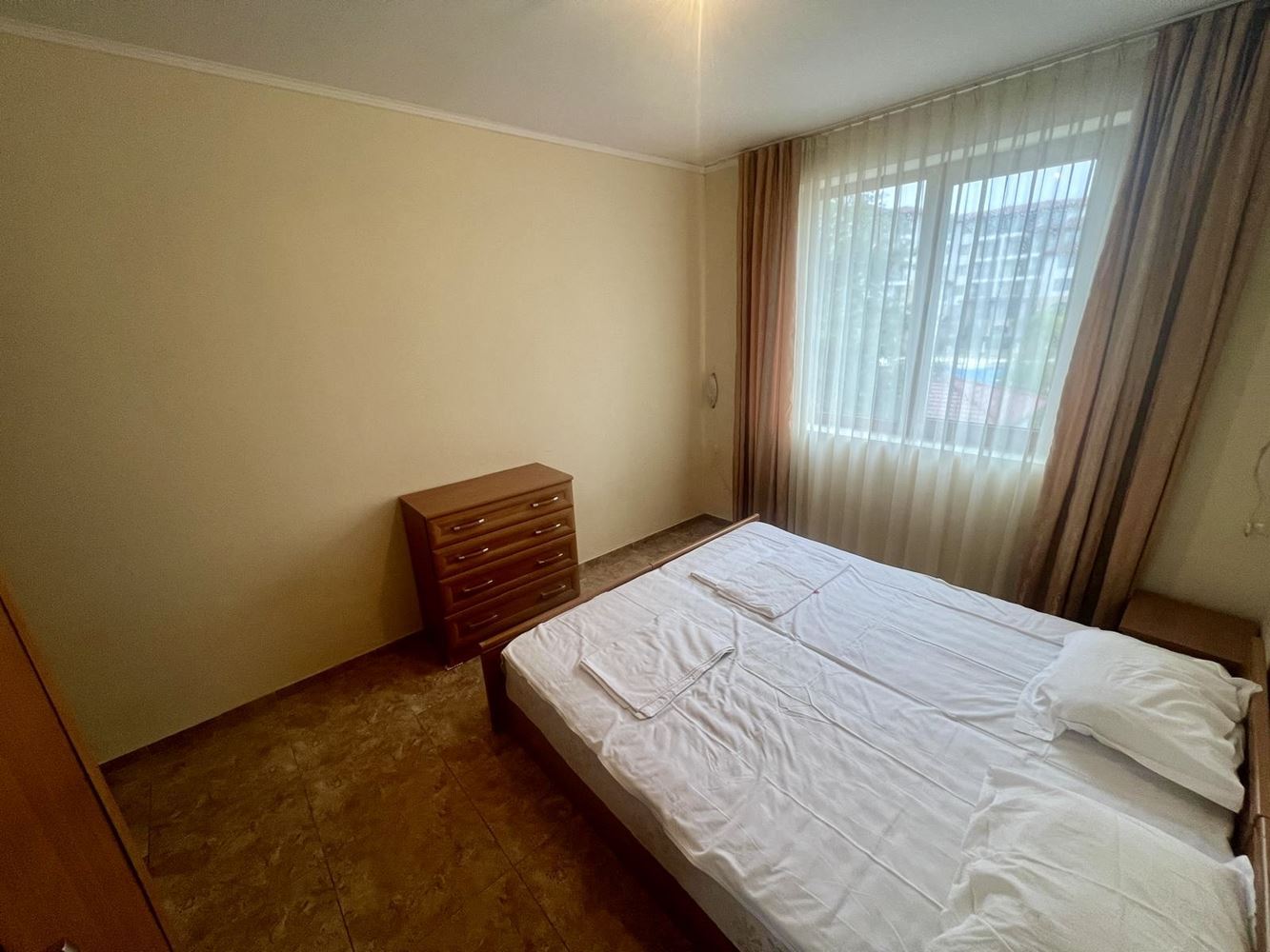 Geräumige Drei-Zimmer-Wohnung mit Poolblick in einer prestigeträchtigen Anlage in Nessebar