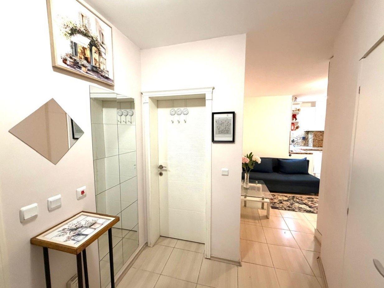 Geräumige Wohnung mit zwei Schlafzimmern und eigenem Garten nur 100 Meter vom Strand in Nessebar entfernt
