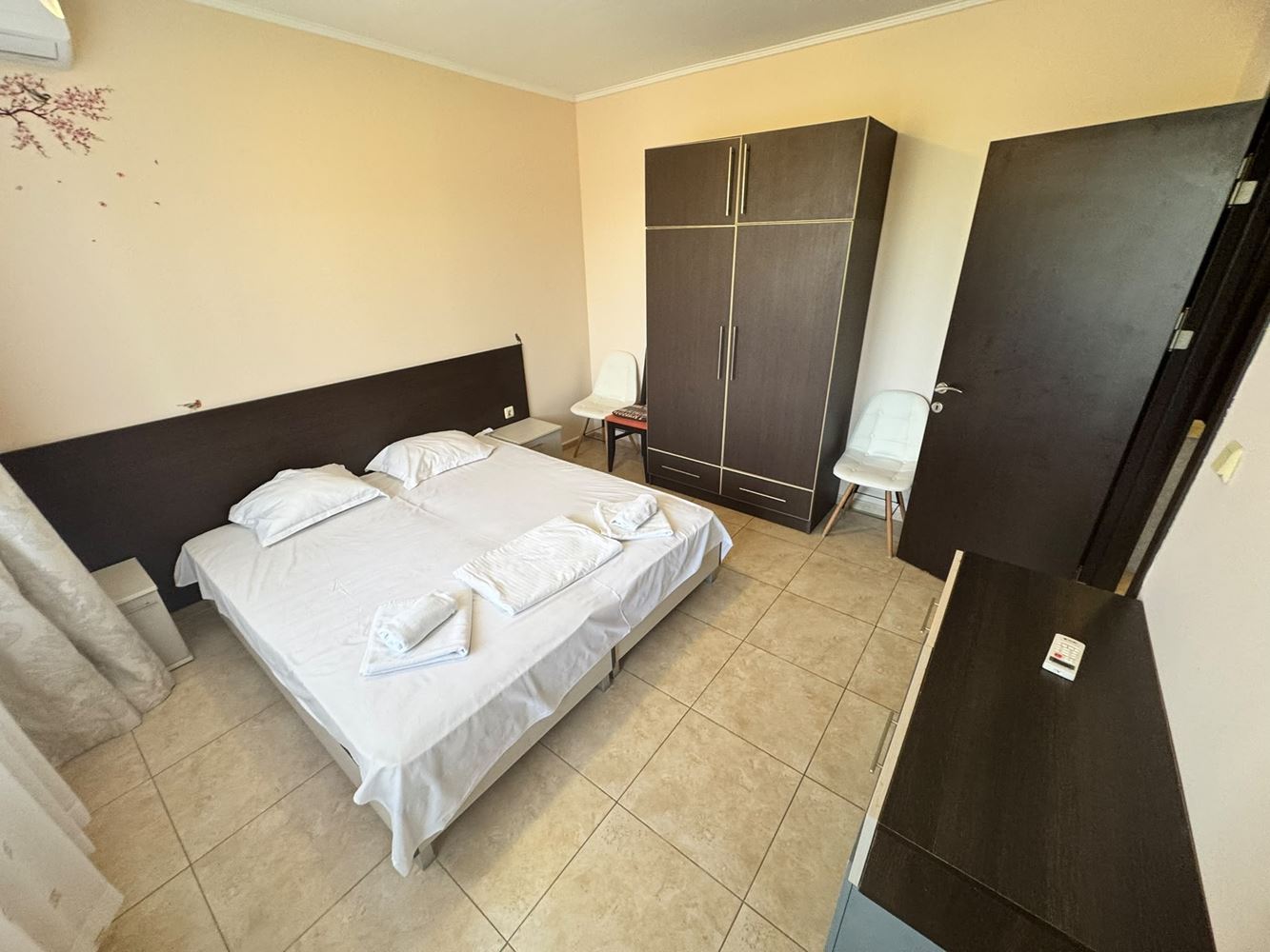 Geräumige Drei-Zimmer-Wohnung mit eigener Atmosphäre und hervorragender Infrastruktur in Nessebar