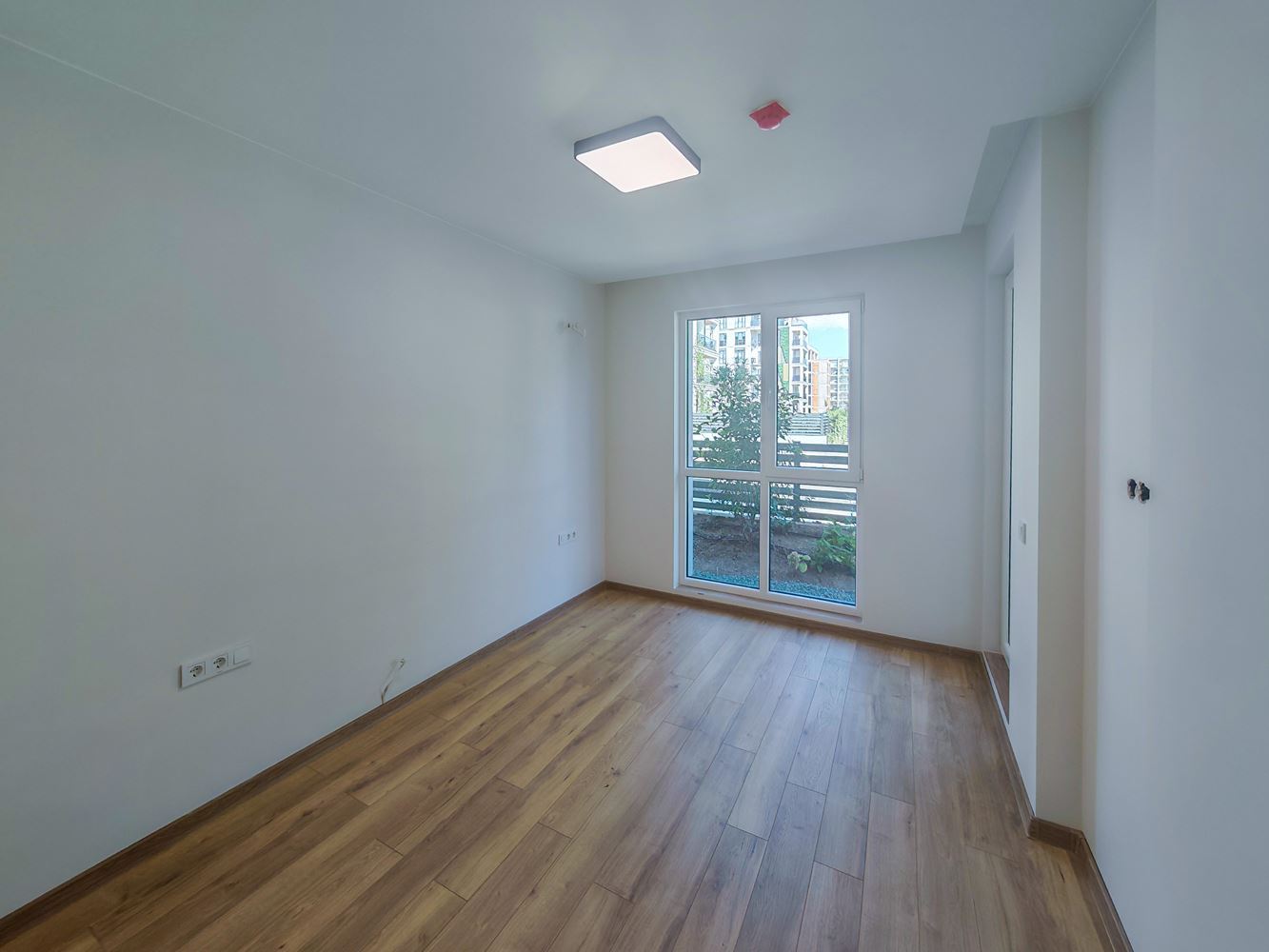 Brandneue 2-Zimmer-Wohnung in einer grünen und ruhigen Gegend von Sonnenstrand