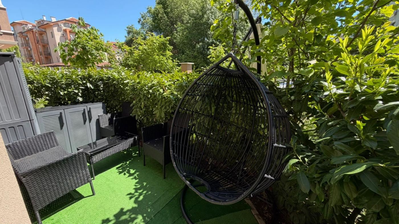 Luxus-Studio mit großer Veranda in einer prestigeträchtigen Anlage in Sonnenstrand – Komfort, Grünflächen und SPA-Entspannung