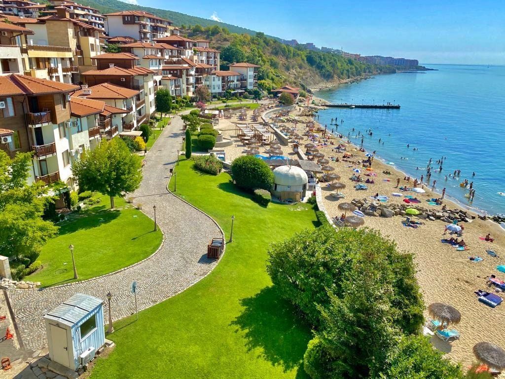 Wohnung mit einem Schlafzimmer in erster Meereslinie in Sveti Vlas – Prestigeträchtige Anlage mit hervorragender Infrastruktur