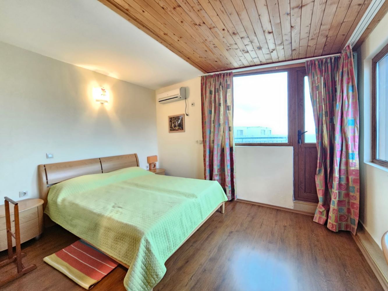 Geräumige Drei-Zimmer-Wohnung in erster Meereslinie in Sozopol mit einzigartiger Panoramaterrasse