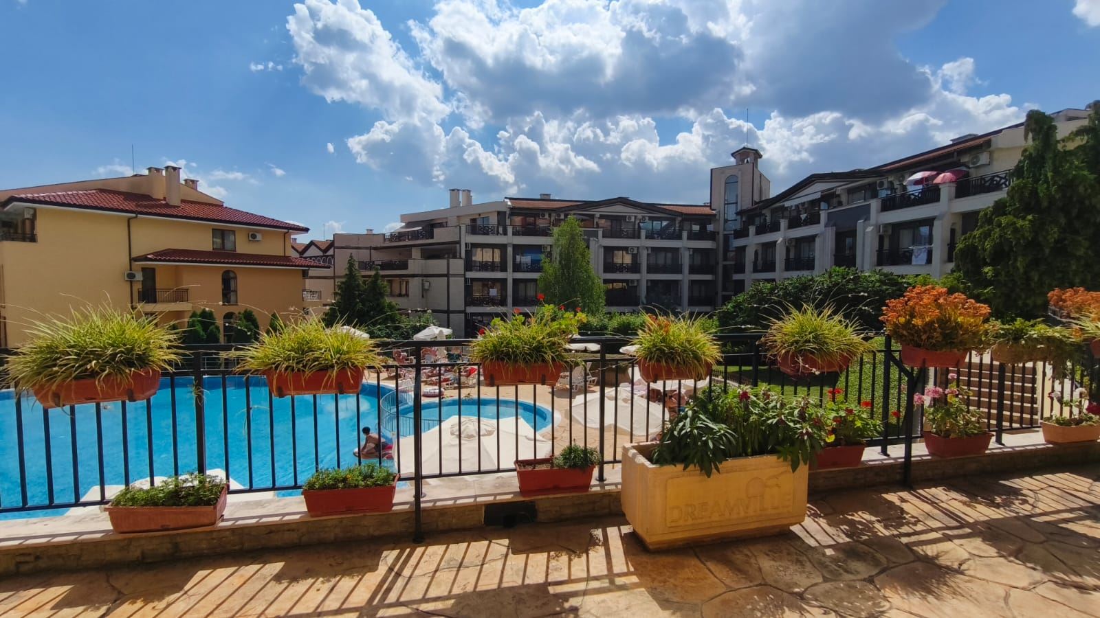 Geräumiges Zwei-Schlafzimmer-Apartment mit Meerblick in Sveti Vlas, nur 200 Meter vom Strand entfernt