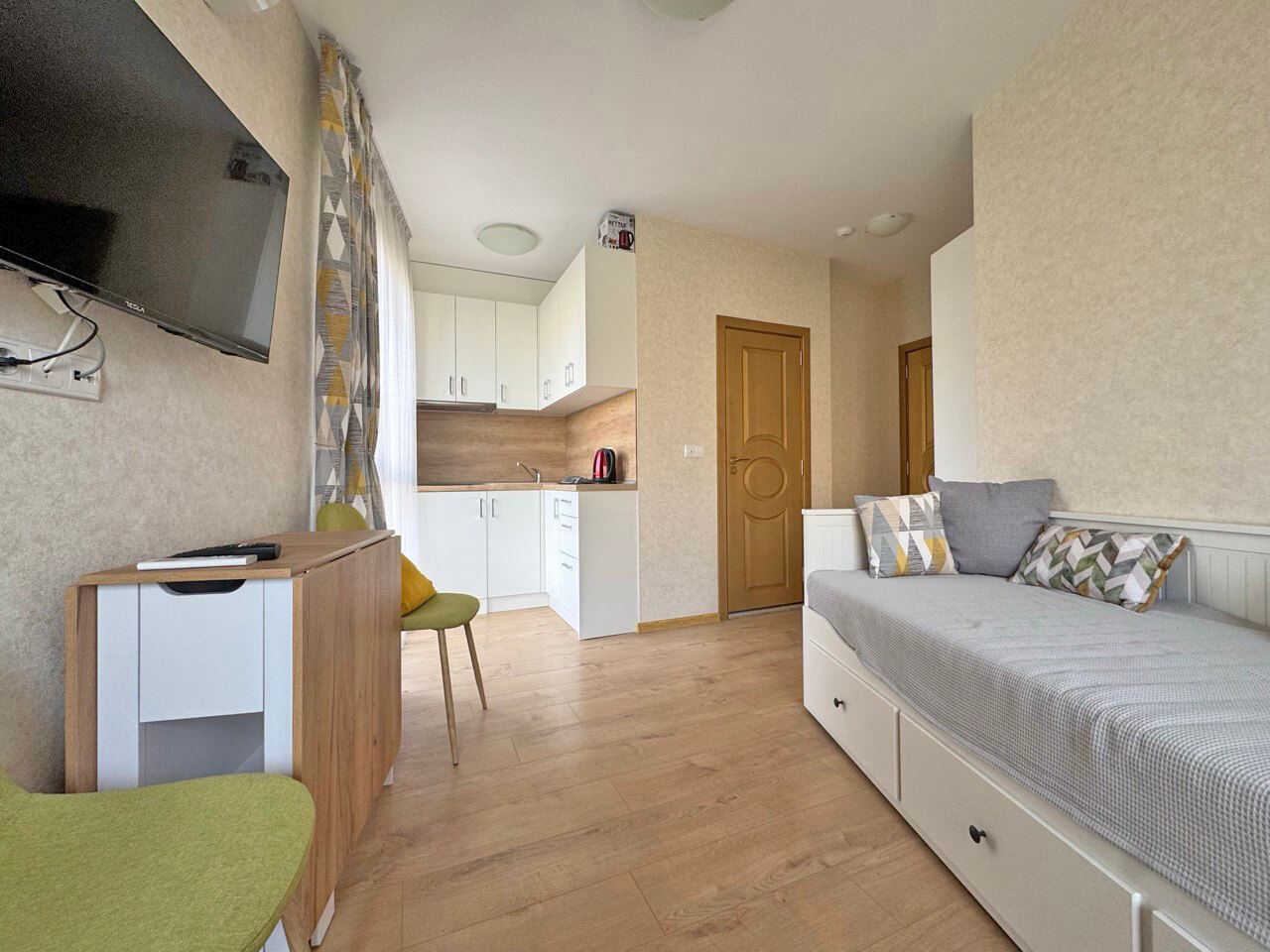 Helles Studio in Luxuskomplex – perfekter Komfort am Pool