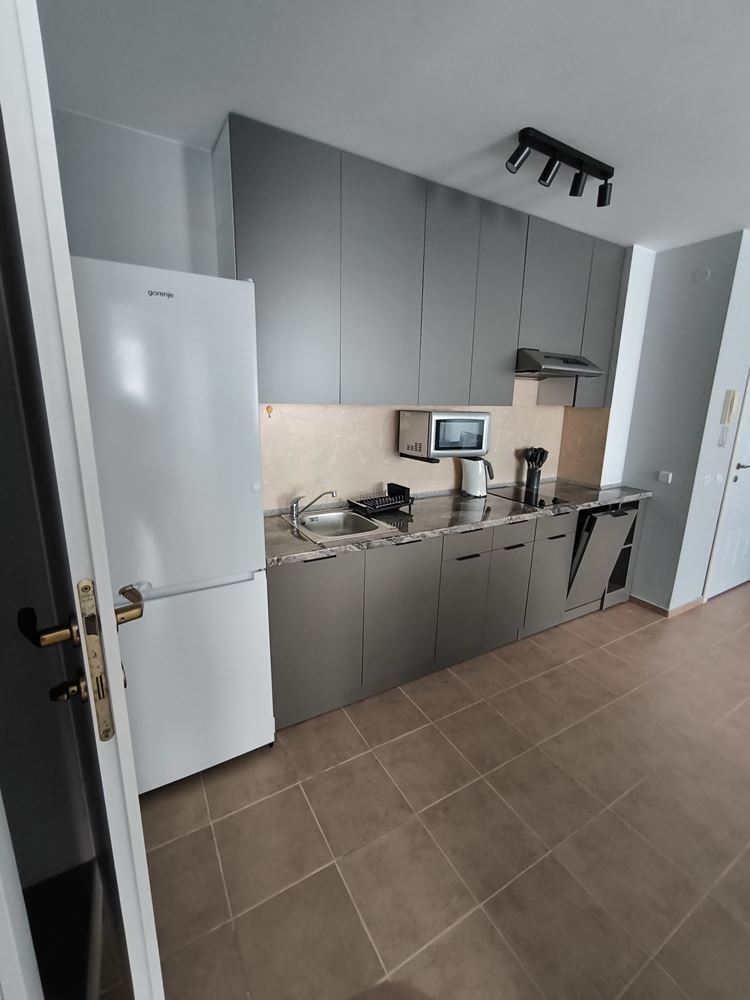 Luxuriöse Wohnung mit einem Schlafzimmer in erster Meereslinie in Sveti Vlas