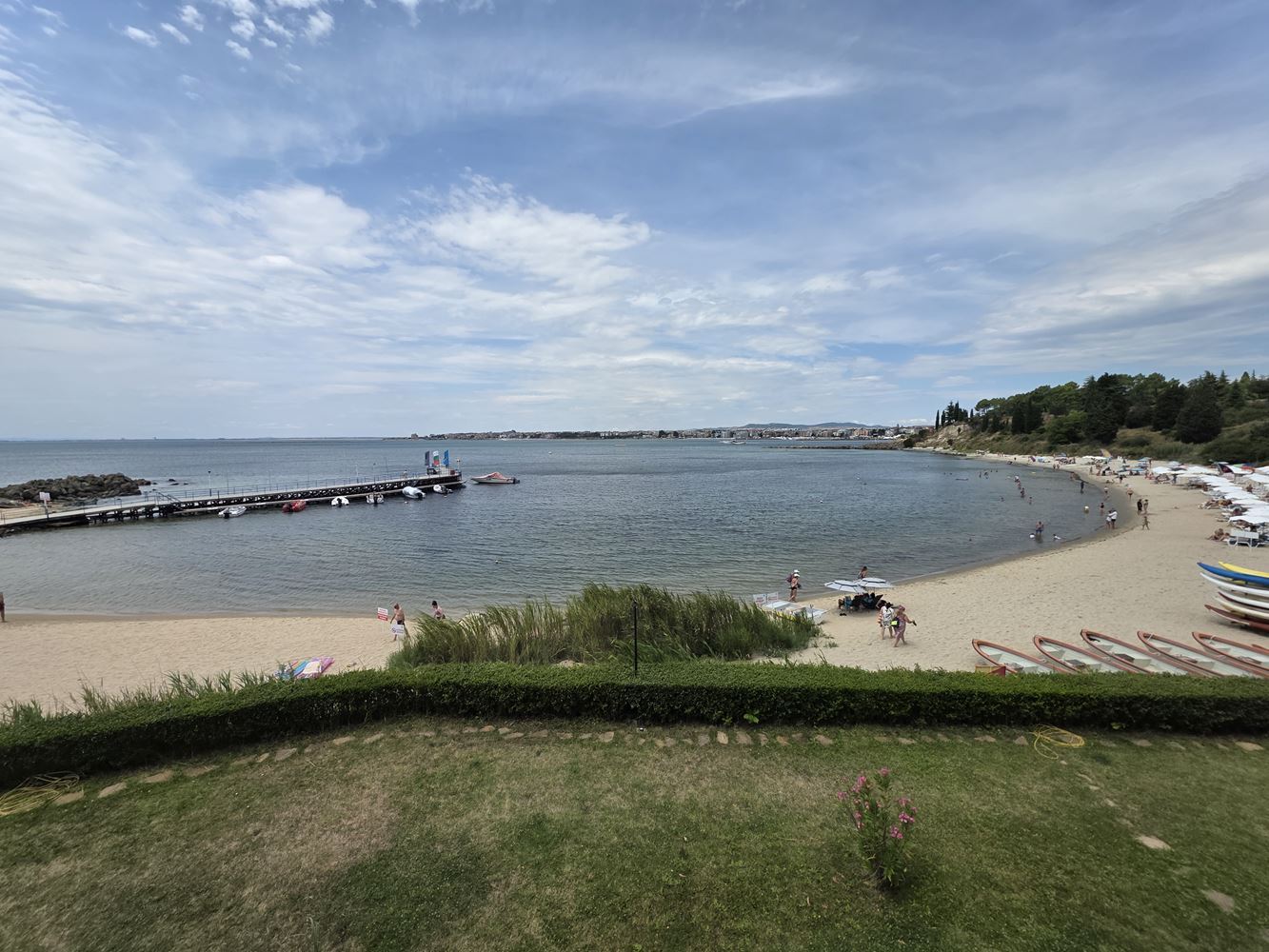 Zweizimmerwohnung in erster Meereslinie mit frontalem Meerblick in Nessebar