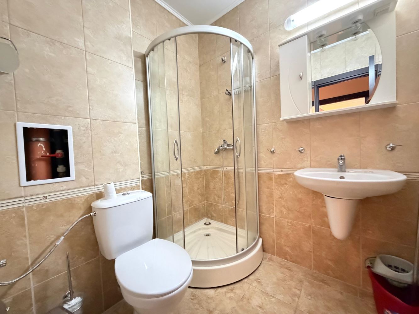 Apartment mit zwei Schlafzimmern und Poolblick in Nessebar – Raum, Komfort und ausgezeichnete Lage nur 300 Meter vom Meer entfernt