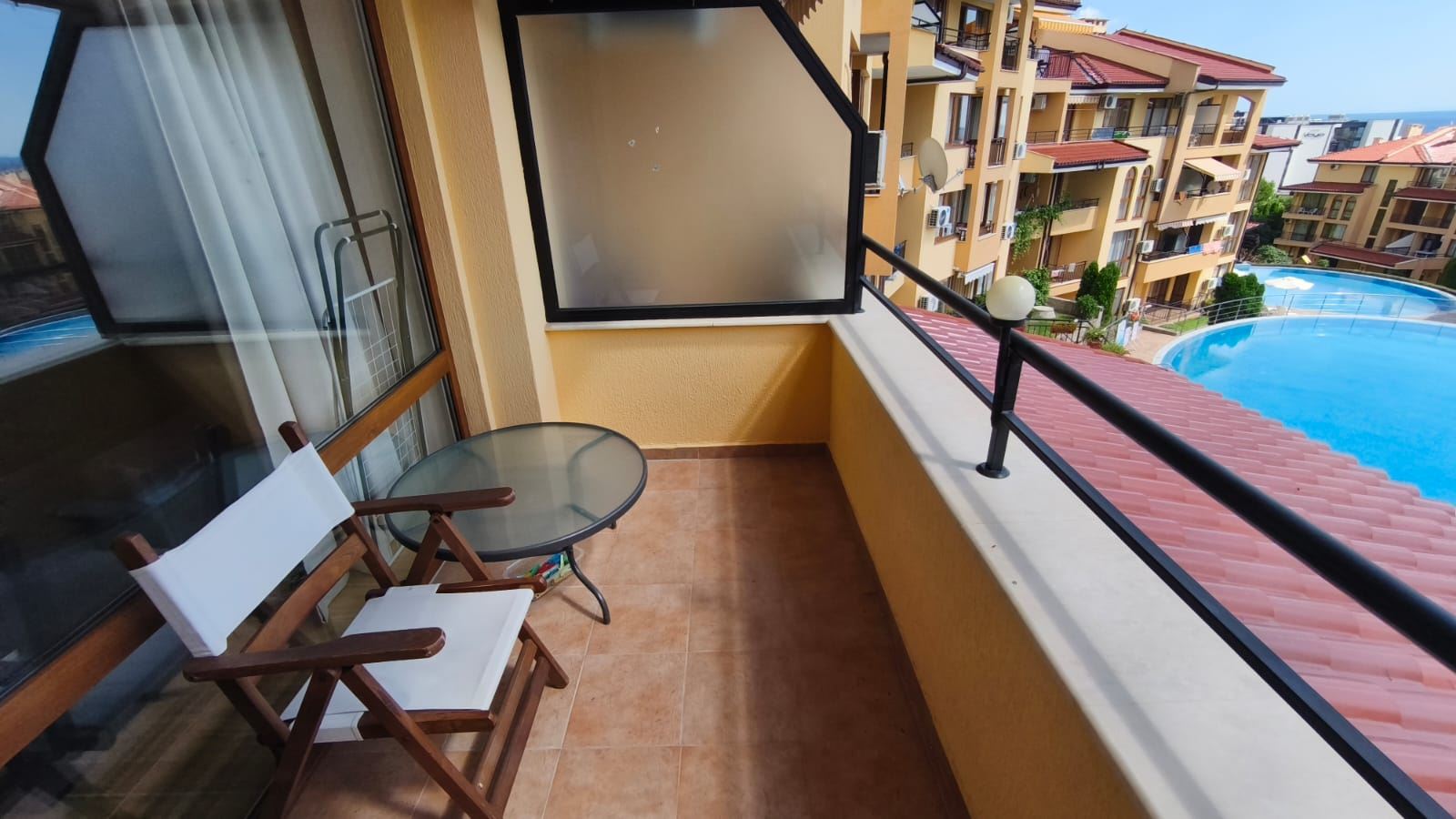 Geräumiges Zwei-Schlafzimmer-Apartment mit Meerblick in Sveti Vlas, nur 200 Meter vom Strand entfernt