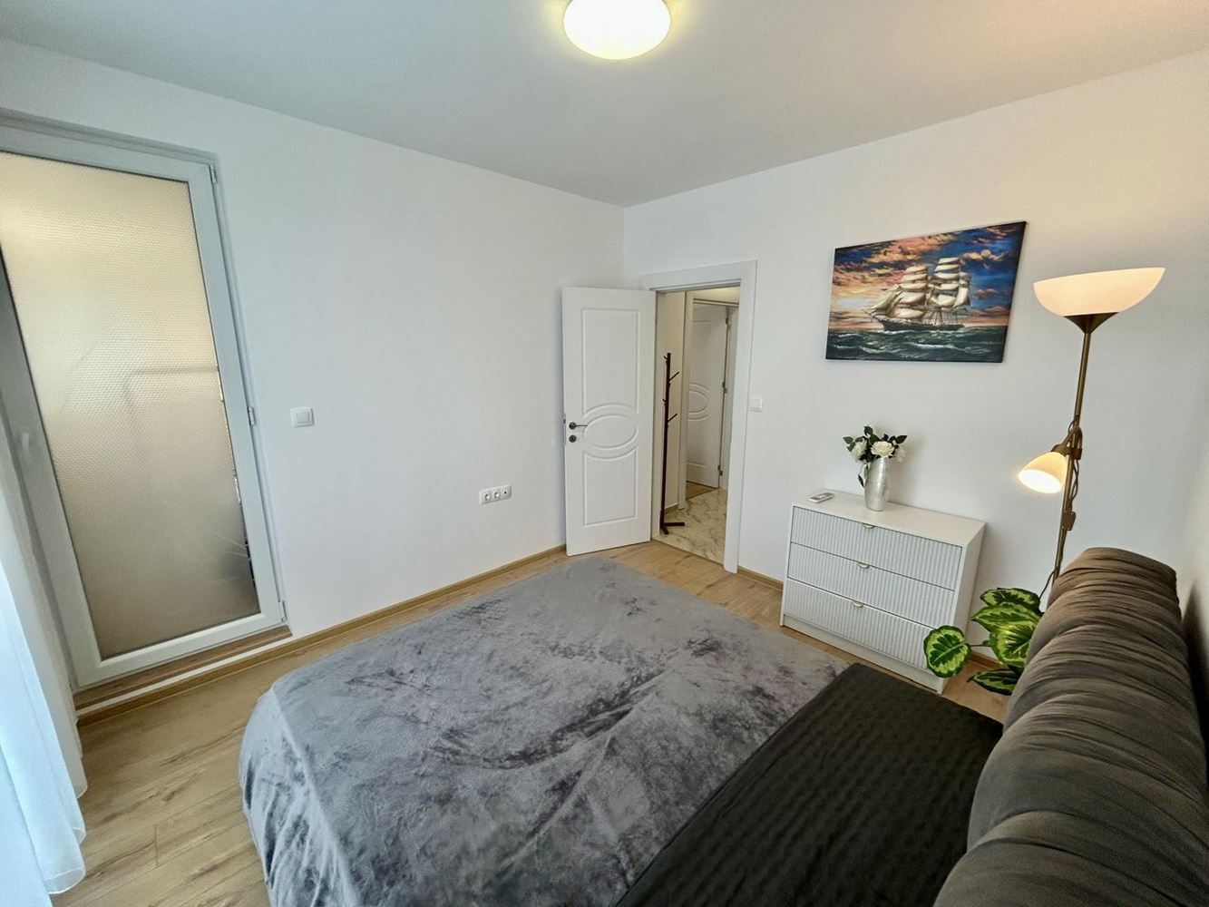 Zwei-Zimmer-Oase in einem neuen Luxuskomplex in Sonnenstrand – mit Poolblick