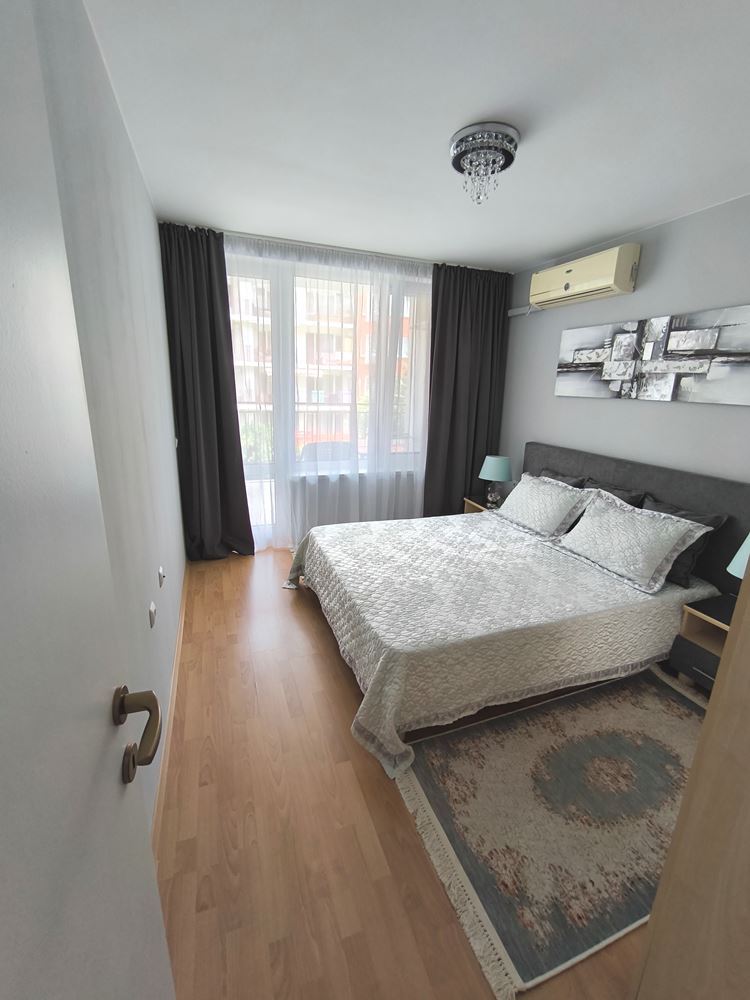 Luxuriöse Wohnung mit einem Schlafzimmer in erster Meereslinie in Sveti Vlas