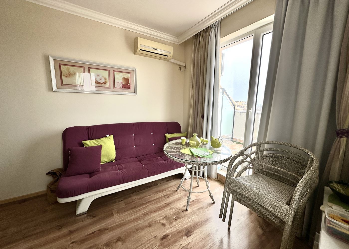 Geräumige 3-Zimmer-Wohnung mit Meerblick in Ravda