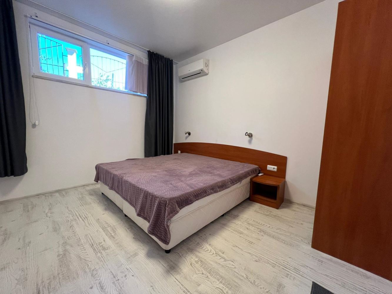 Großzügige Drei-Zimmer-Wohnung (Apartment mit zwei Schlafzimmern) mit großer Terrasse und Parkplatz in Sozopol – nahe Harmani-Strand