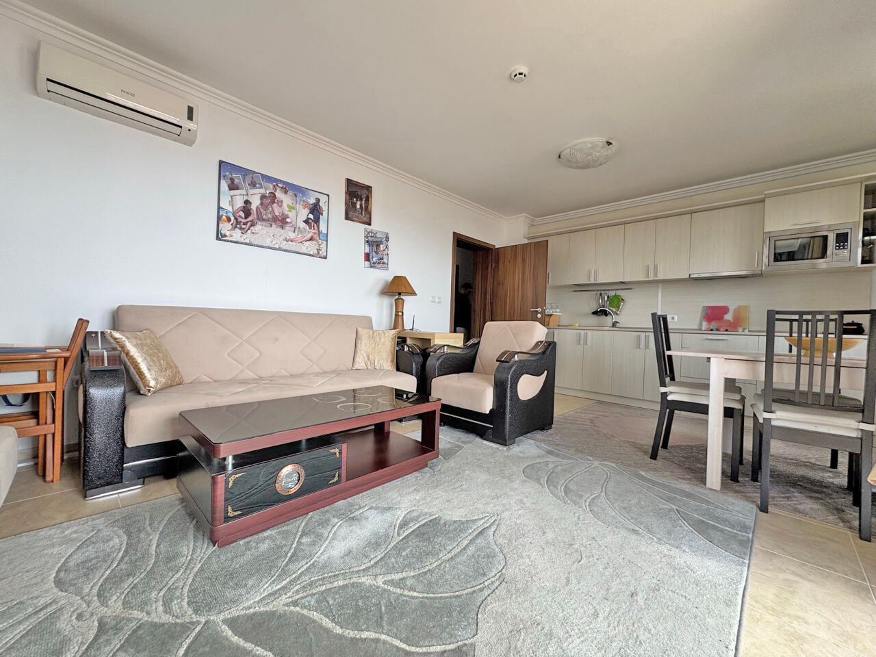 Geräumige Zwei-Schlafzimmer-Wohnung in einem Boutique-Komplex nur wenige Meter vom Meer in Sveti Vlas entfernt 