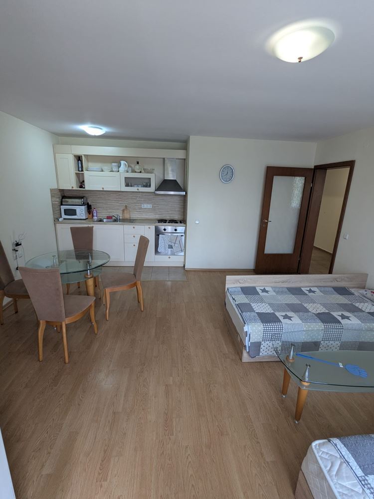 Große 2-Zimmer-Wohnung in erster Meereslinie in Sveti Vlas – Großzügigkeit, Komfort und Meeresatmosphäre
