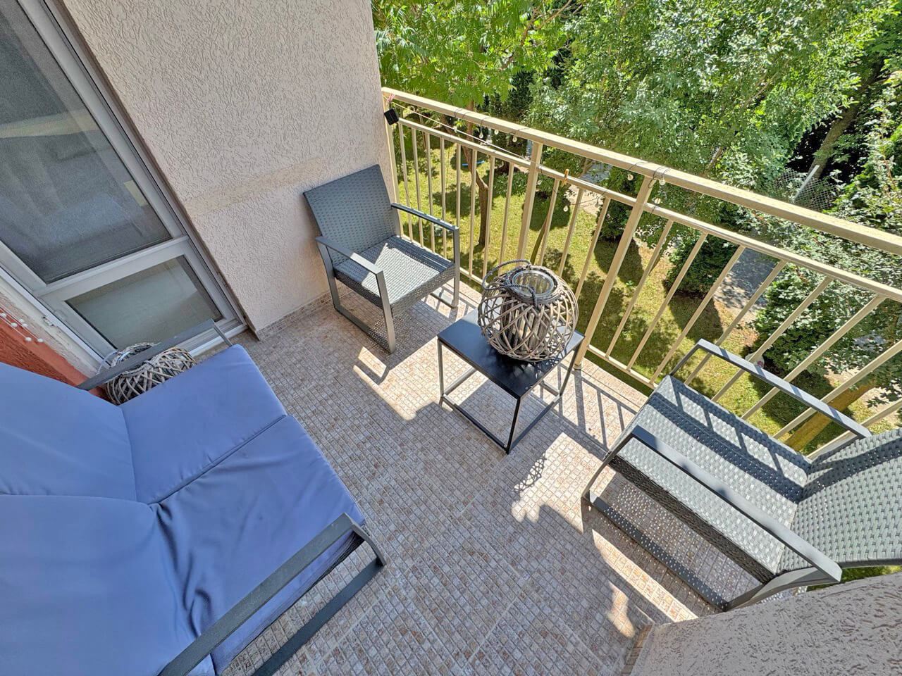 Stilvolle Zweizimmerwohnung mit einem Schlafzimmer in einer prestigeträchtigen Anlage in Sonnenstrand – komplett renoviert und bezugsfertig