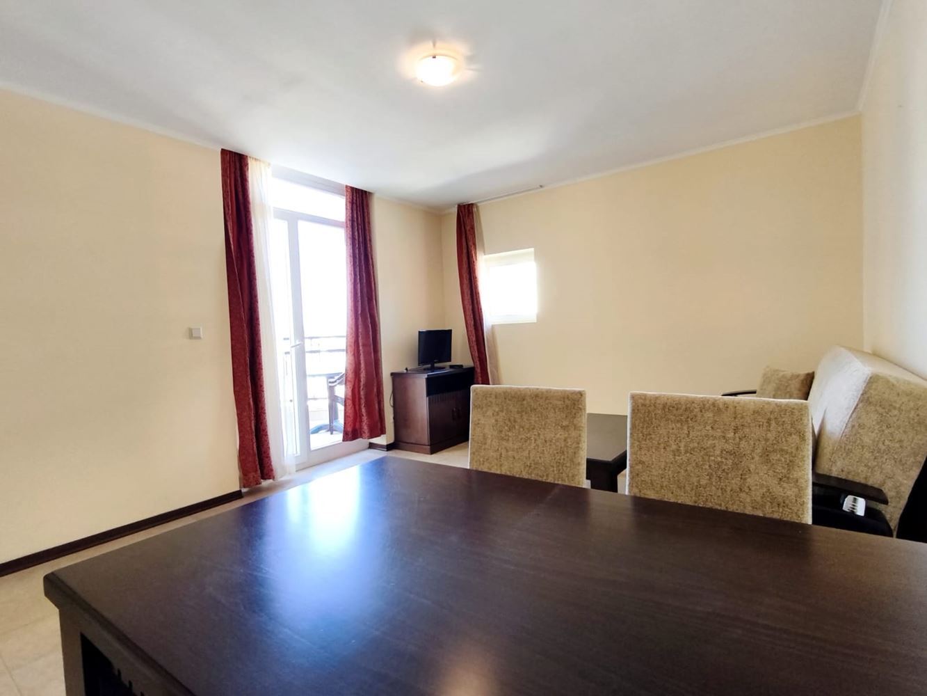 Luxuriöse Zweizimmerwohnung in erster Meereslinie in Pomorie – Komfort und maritimes Ambiente